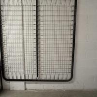 Rete matrimoniale in metallo con rinforzo centrale