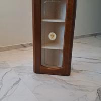 Angoliera a vetrina per cucina 