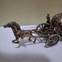 Carrozza Argento con cavallo e cocchiere