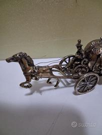Carrozza Argento con cavallo e cocchiere