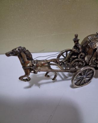 Carrozza Argento con cavallo e cocchiere