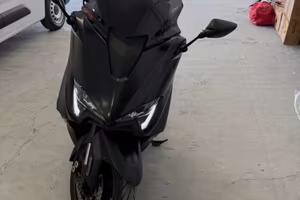 TMAX 560