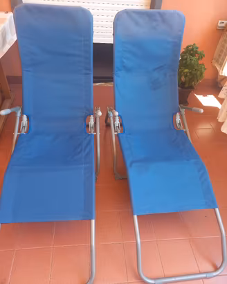 Coppia di sdraio blu pieghevoli per giardino e mar