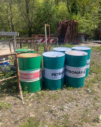 Bidone  olio Castrol Petronas vuoto