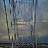Porta in ferro con telaio