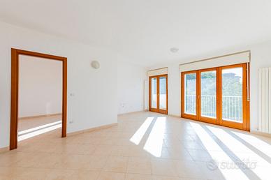 NUOVI appartamenti, 3 bagni, posti auto coperti