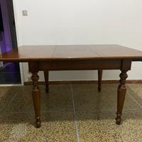 Tavolo in legno allungabile
