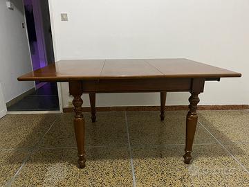 Tavolo in legno allungabile