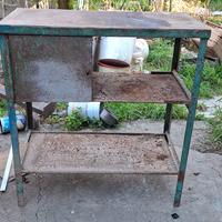 Mobiletto in ferro vintage