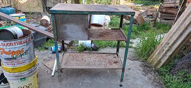 Mobiletto in ferro vintage