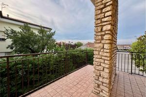 AMPIO TRILOCALE CON TERRAZZO ANGOLARE E GARAGE