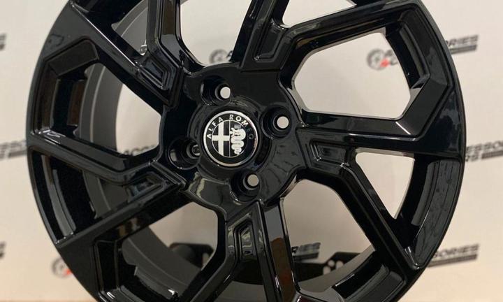 Set di cerchi in lega 17 per Alfa Romeo Junior