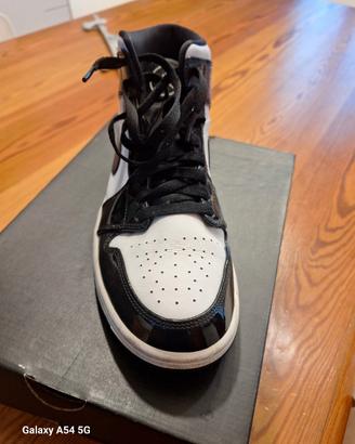 JORDAN  MID SE