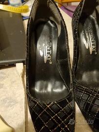 VINTAGE, scarpe a punta in velluto con disegno geo