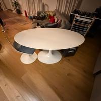 Tavolo ovale stile Tulip e sedie ikea