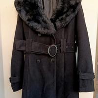 Cappotto Nero con Pelliccia Sintetica- Artigli