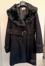 Cappotto Nero con Pelliccia Sintetica- Artigli