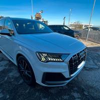 Audi Q7 4 S Line 5.0 3.0 Tdi