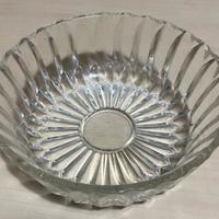 Ciotola decorativa in vetro modellato