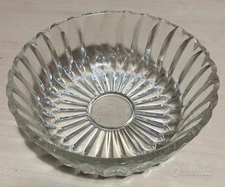 Ciotola decorativa in vetro modellato