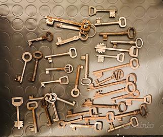 Vecchie chiavi porte e armadi