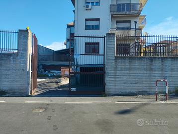 Garage a cielo aperto