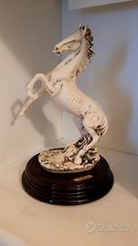 Statua cavallo rampante in ceramica Capodimonte , 