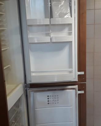 Frigorifero integrato da incasso con congelatore 