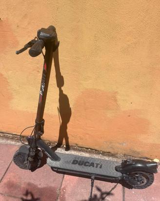 Monopattino  elettrico ducati