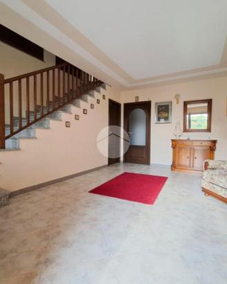 VILLA A SCHIERA A VOGHERA