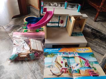 Playmobil casa  (scivolo e piscina) + personaggi 