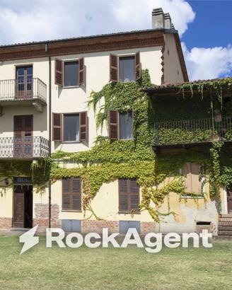 Rustico / Casale di 736 m² con più di 5 locali a C