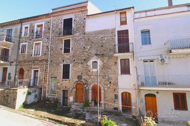 CASA INDIPENDENTE A VIBONATI