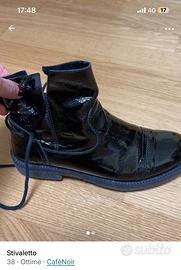 Scarpe stivaletto