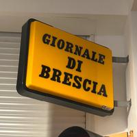 Insegna Giornale di Brescia Bifacciale