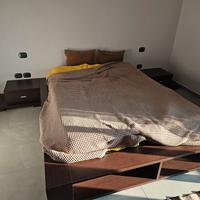Letto matrimoniale contenitore  in legno marrone