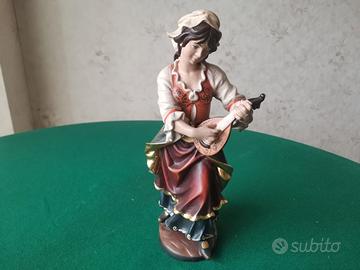 Statuetta donna con mandolino - art. Val Gardena