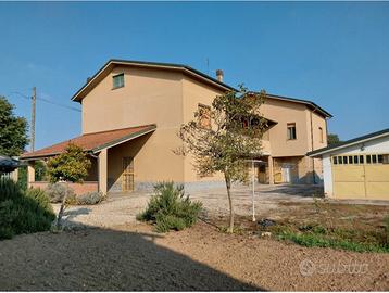 Villa bifamiliare arredata