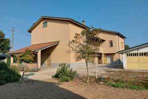 Villa bifamiliare arredata