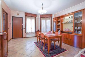 Appartamento di 150 m² con 3 locali e box auto a P