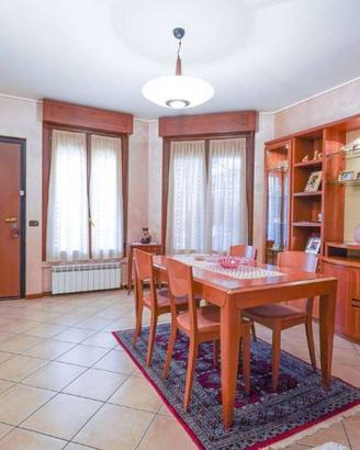 Appartamento di 150 m² con 3 locali e box auto a P