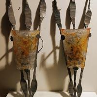 Applique in ferro battuto stile brutalista