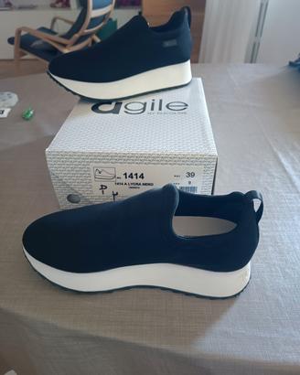 sneaker donna n.39marca Rucoline nuove
