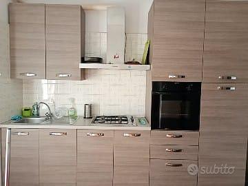 Cucina completa di elettrodomestici
