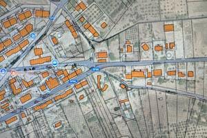 Casa e terreno edificabile