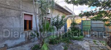 Casa singola con terreno a Fiumefreddo di Sicilia
