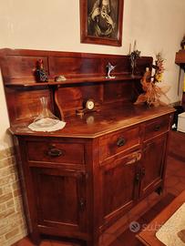 Mobile antico in legno massiccio