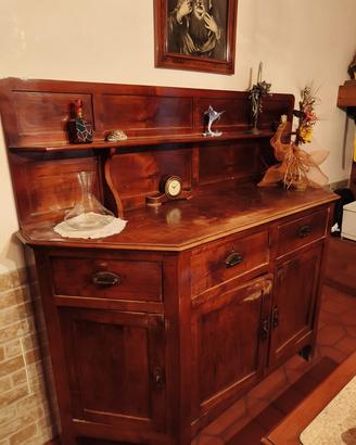 Mobile antico in legno massiccio