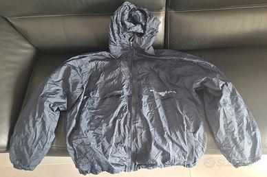 Giacca a vento richiudibile a marsupio (tipo KWay)