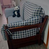 divano in stoffa con struttura in legno massiccio 